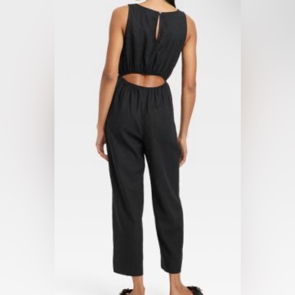 Fun and flirty exposed-back jumpsuit - Picture 2 of 7